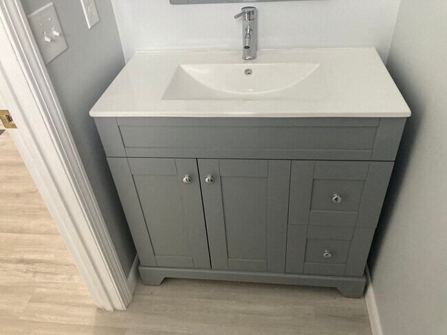 Building Photo - 55 Empire St