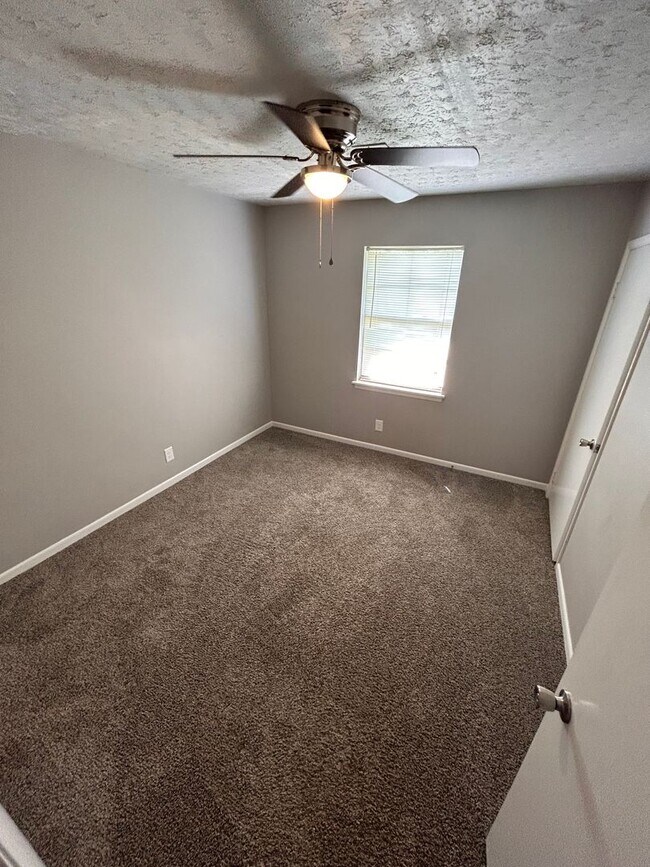 Building Photo - 302 Briarhill Rd