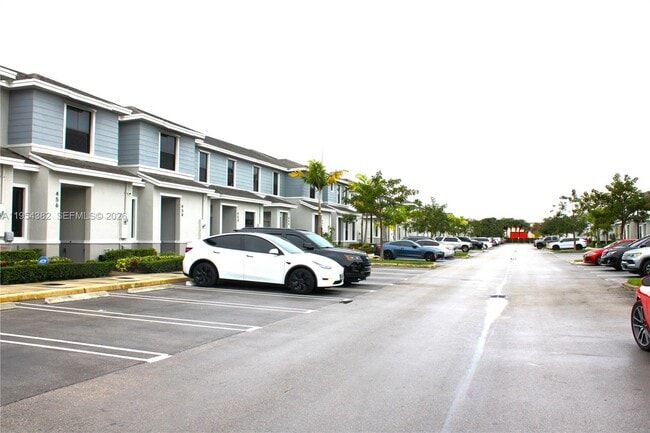 Building Photo - 470 NE 12th St