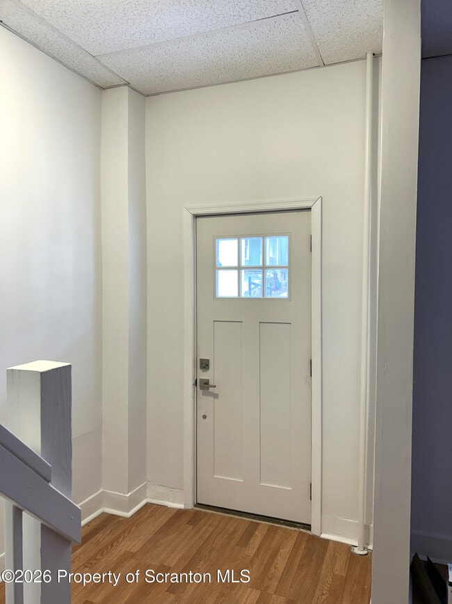 Building Photo - 210 N Bromley Ave