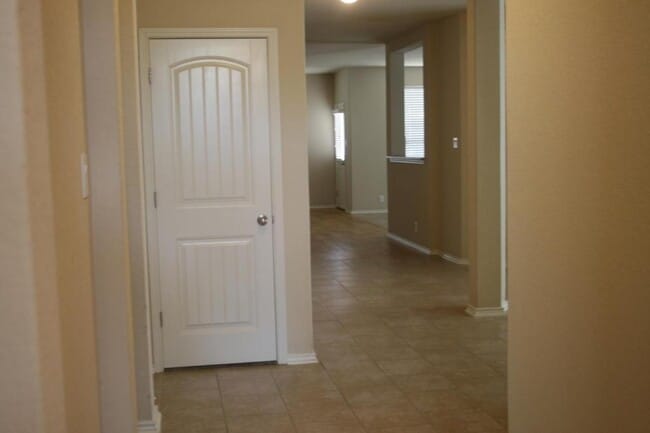 Building Photo - 27035 Oleander Chase