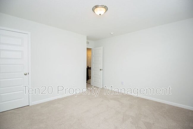 Building Photo - 10258 Green Meadow Ct
