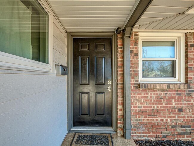 Building Photo - 2641 Kent Dr