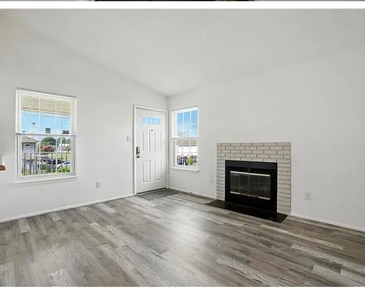 Building Photo - 607 Pylon Ct