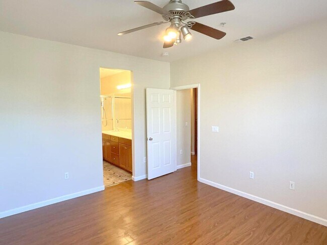 Building Photo - 915 Joree Ln