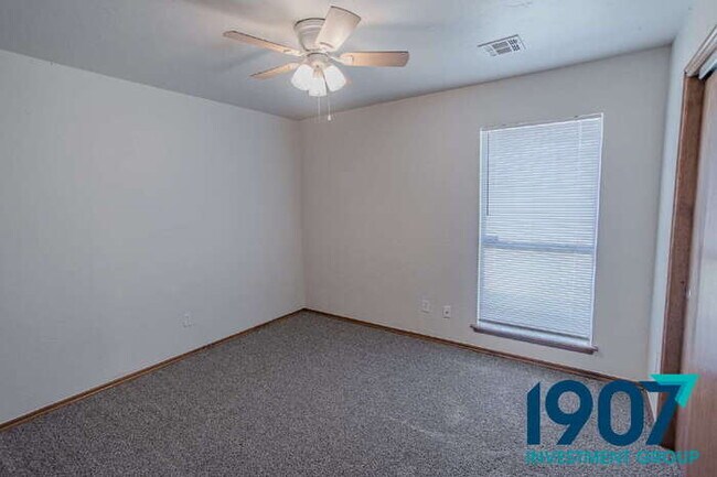 Building Photo - Elegant and Spacious 3-Bedroom Home in Edm...