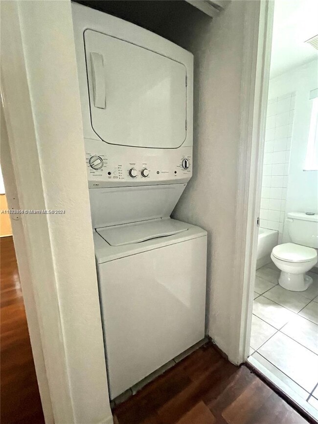 Building Photo - 6060 SW 19th Ct