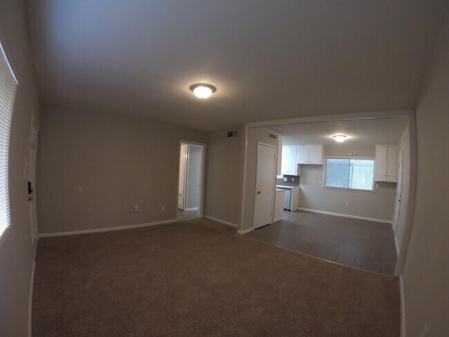 Building Photo - 3256 Suncrest Dr