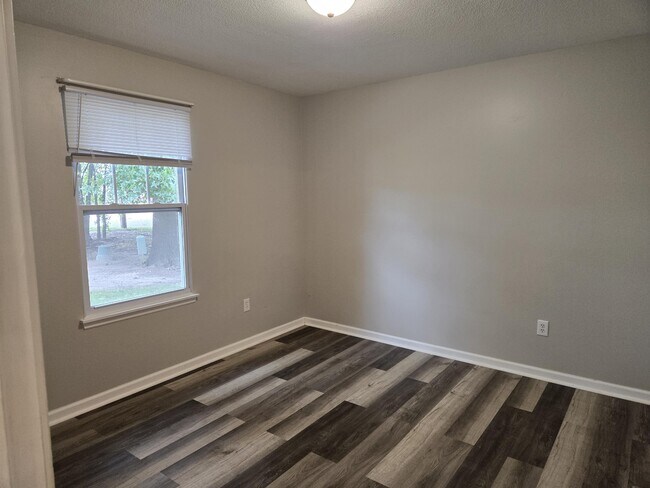 Building Photo - 505 Eldridge St