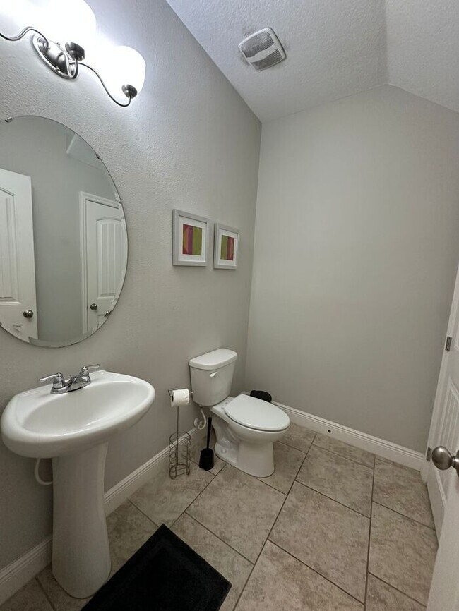 Building Photo - 5299 Wildwood Wy