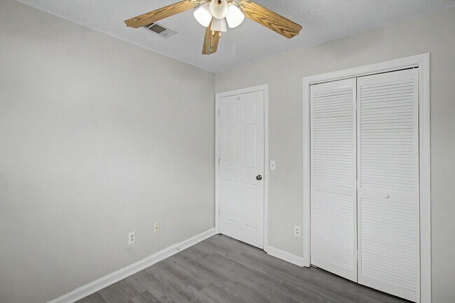 Building Photo - 1651 Latham Ct