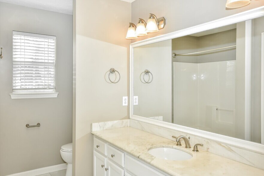 Building Photo - 142 S Birchwood Dr