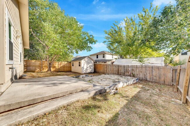 Building Photo - 5609 Silver Screen Dr