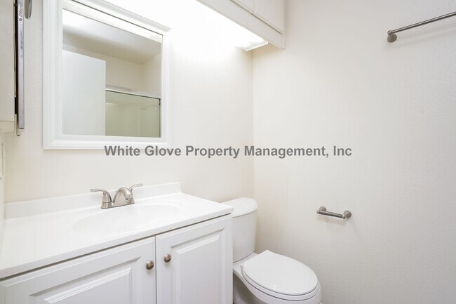 Building Photo - Charming Studio Condo with Garage in Desirable Las Palmas Community