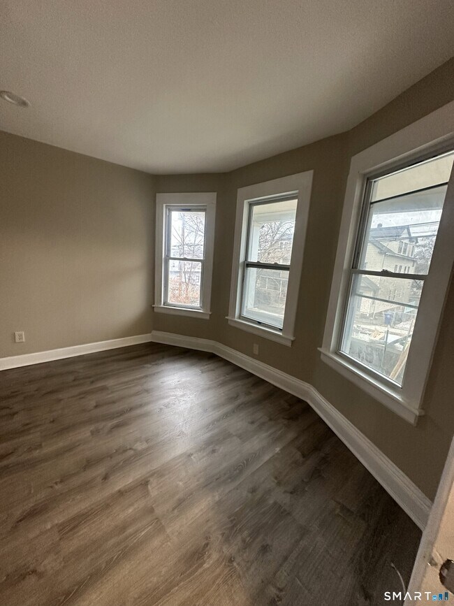 Building Photo - 179 Orland St