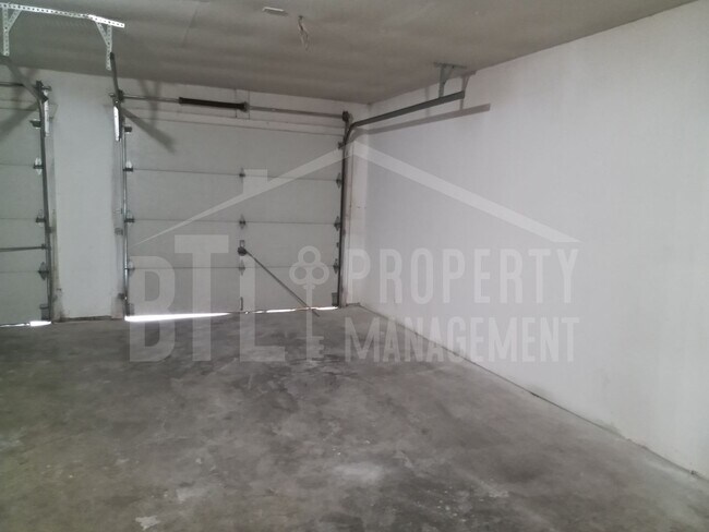 Building Photo - Three Bedroom Duplex