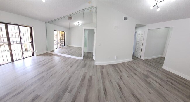 Building Photo - 5046 SW 145th Ave