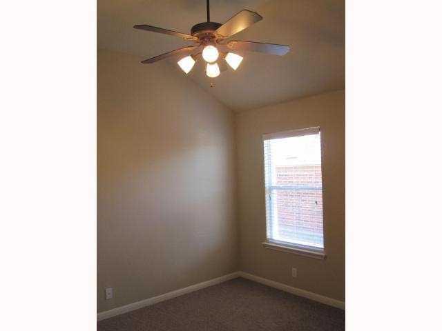 Building Photo - 728 Abbeyglen Castle Dr