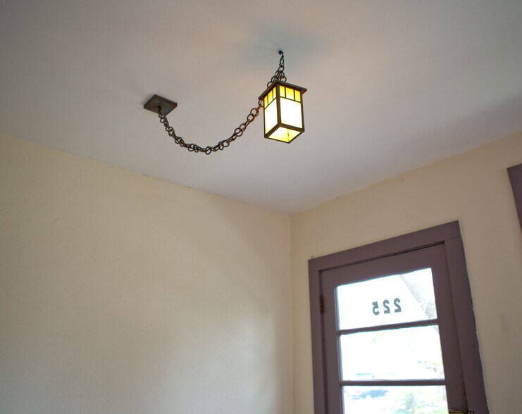 Building Photo - 225 Buell St