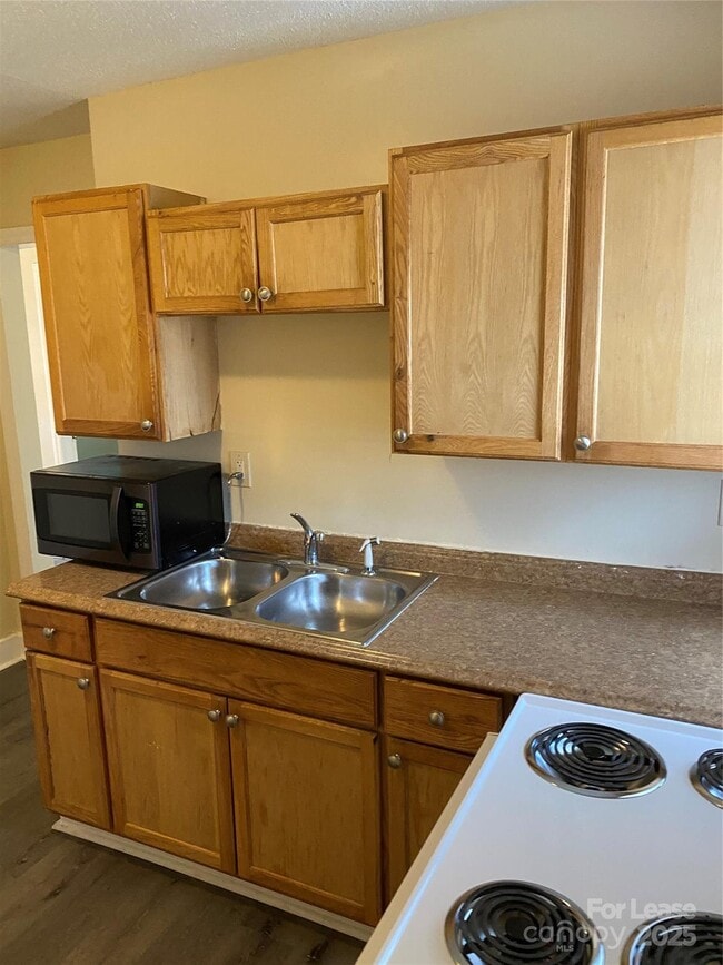Building Photo - 3100 Zircon St