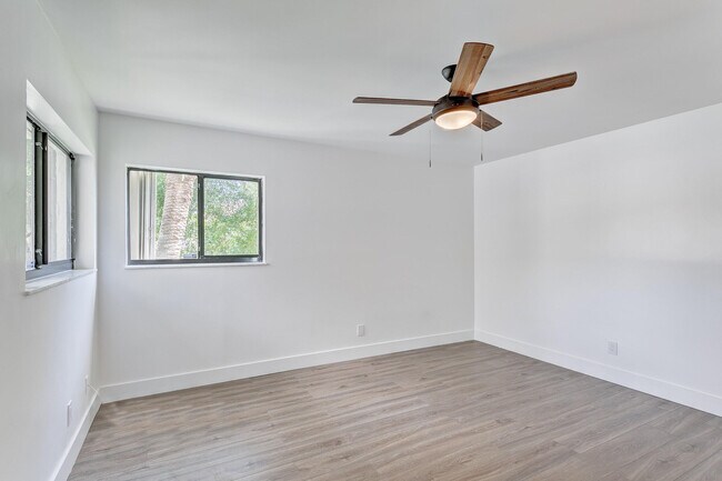 Building Photo - 205 Sea Oats Dr