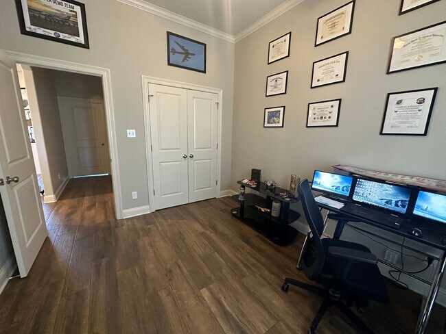 Building Photo - Gorgeous Updated 3 Bedroom Home - Only 5 years Old!