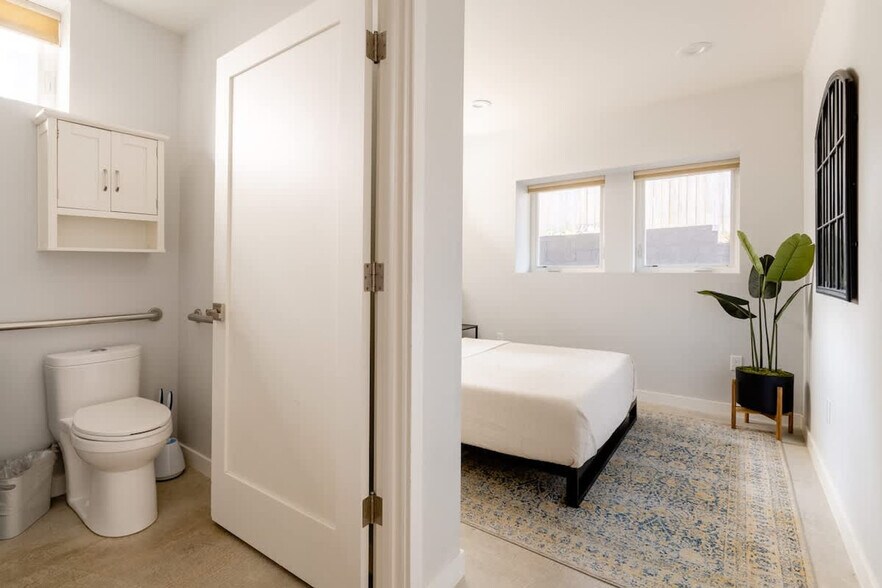 Building Photo - 911 SE 26th Ave