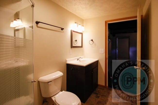 Building Photo - Comfortable 2 Bedroom/ 2 Bathroom Duplex |...