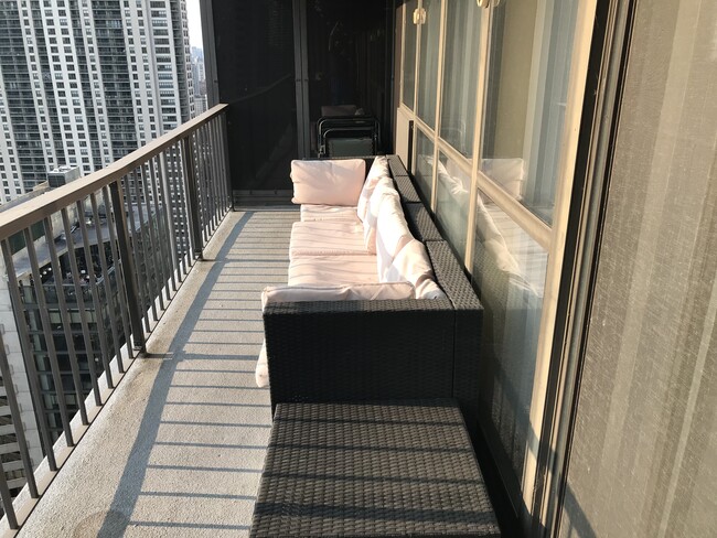Balcony - 10 E Ontario St
