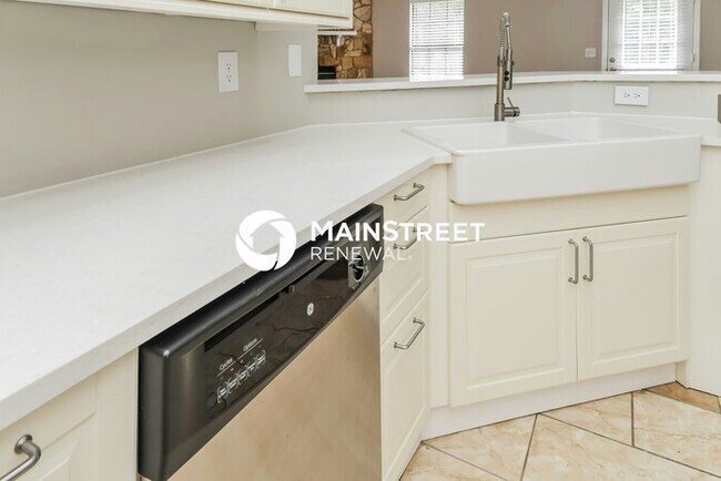 Building Photo - 3 Bedroom Pet-Friendly Home in Jacksonville, FL with Main Street Renewal