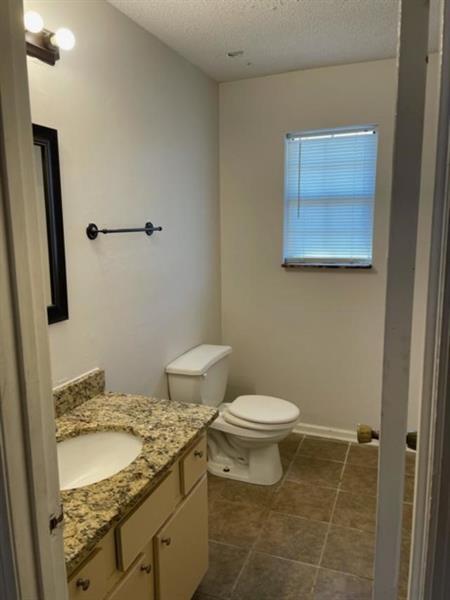 Building Photo - 4720 Victoria Dr