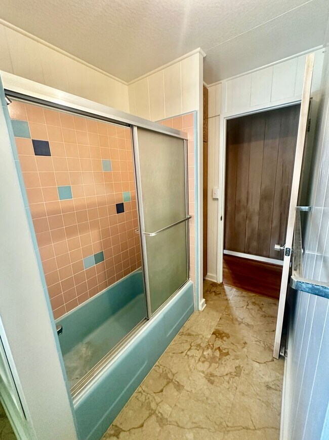 Building Photo - 3313 Manoa Rd