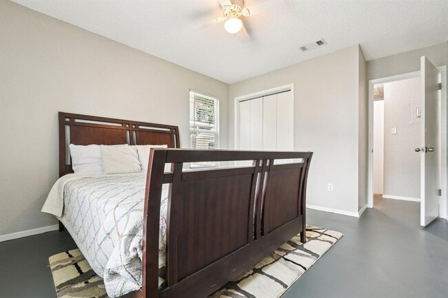Building Photo - 8400 Sequoia Dr