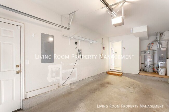Building Photo - 1602 NE Glisan St
