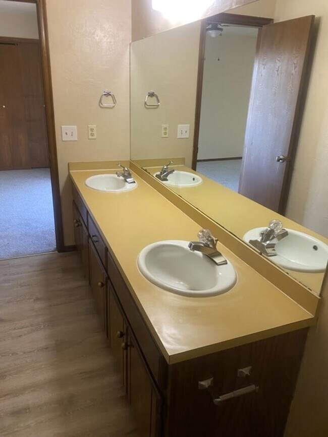 Building Photo - 10207 Shadowridge Dr