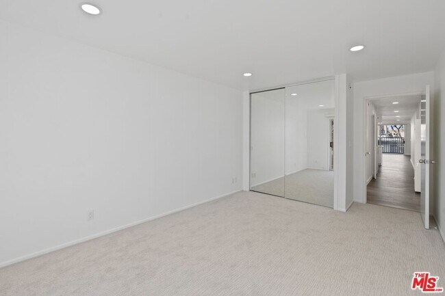 Building Photo - 122 Buccaneer St