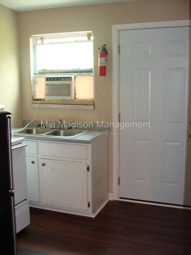 Building Photo - 248 Ferrill St