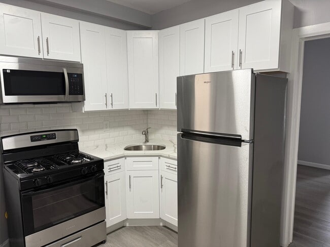 Building Photo - 304 60th St