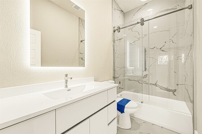 Building Photo - 706 Savonna