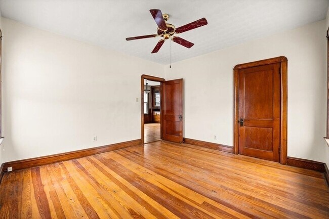 Building Photo - 576 Slade St