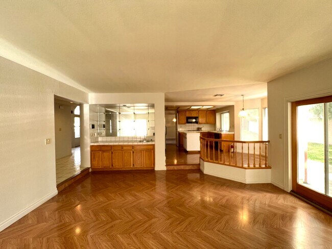 Building Photo - Huge 2 Story 5 Bedroom 3 Car Garage Home w...