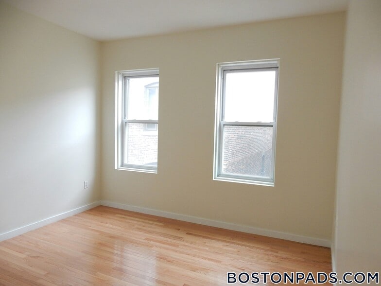 Building Photo - 171 Hemenway St