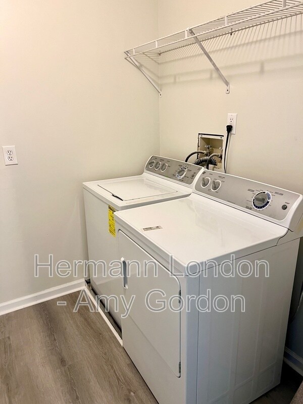 Building Photo - 4225 W Pine Blvd