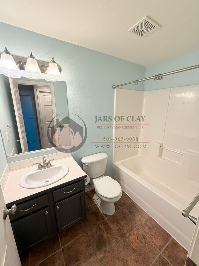 Building Photo - Single-Level Albany Charm! 2BR/2BA Bungalow with Vaulted Ceilings & Fenced Yard!