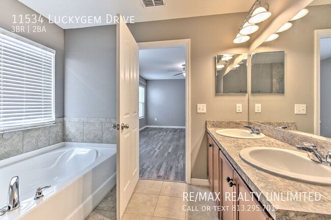 Building Photo - 11534 Luckygem Dr