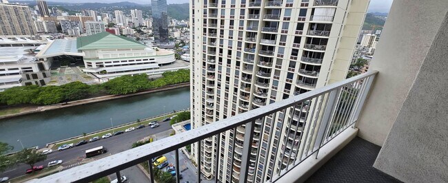 Building Photo - Large One Bedroom Unit- The Villa on Eaton Square #2412