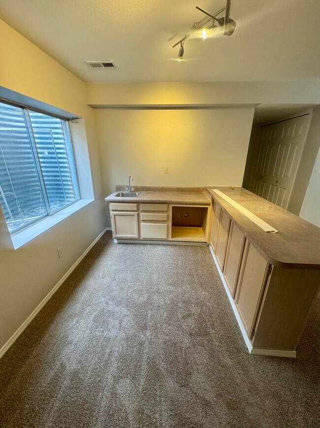 Building Photo - Updated Home in Peregrine