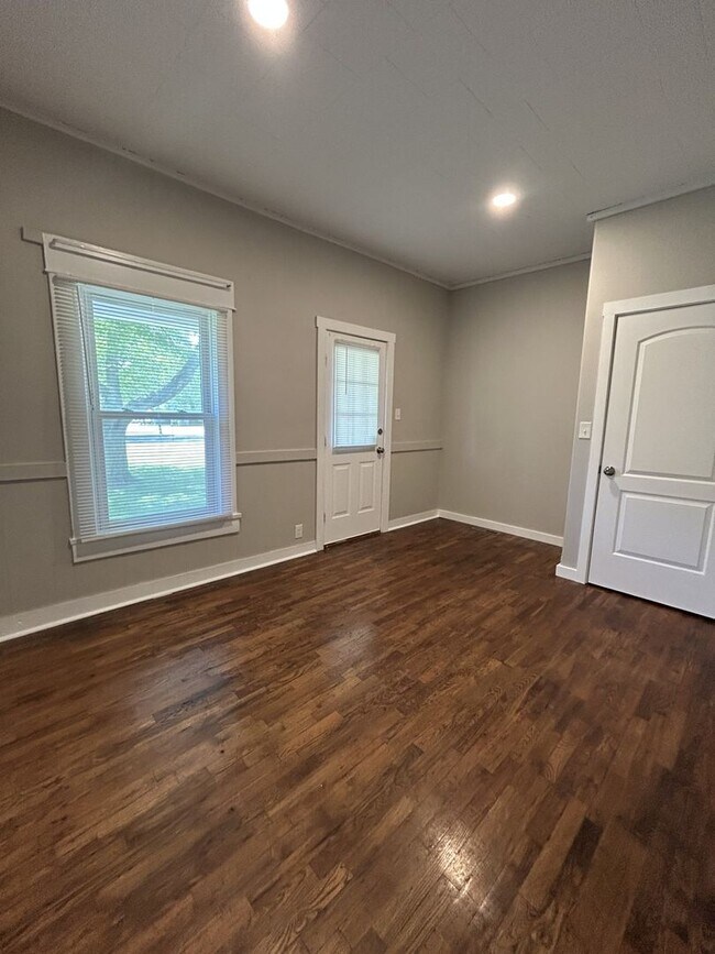 Building Photo - Nice 4BR/2BA Home on Large Corner Lot