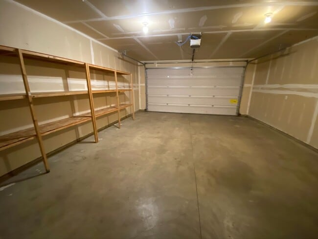 Building Photo - Spacious 3 Bedroom with Office - Fenced Lawn with Lawn Care Provided!
