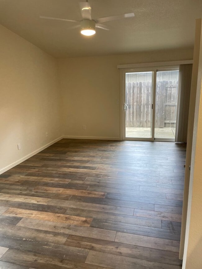 Building Photo - REMODELED DUPLEX CLOSE TO DOWNTOWN IN S. N...